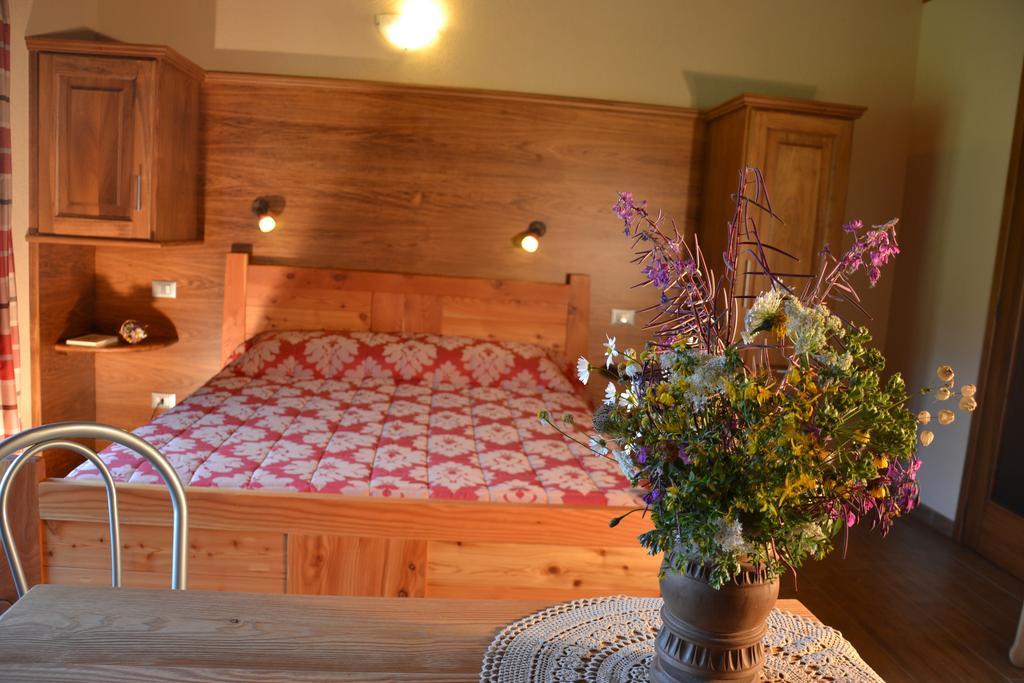 Village Paradis Roisan Room photo